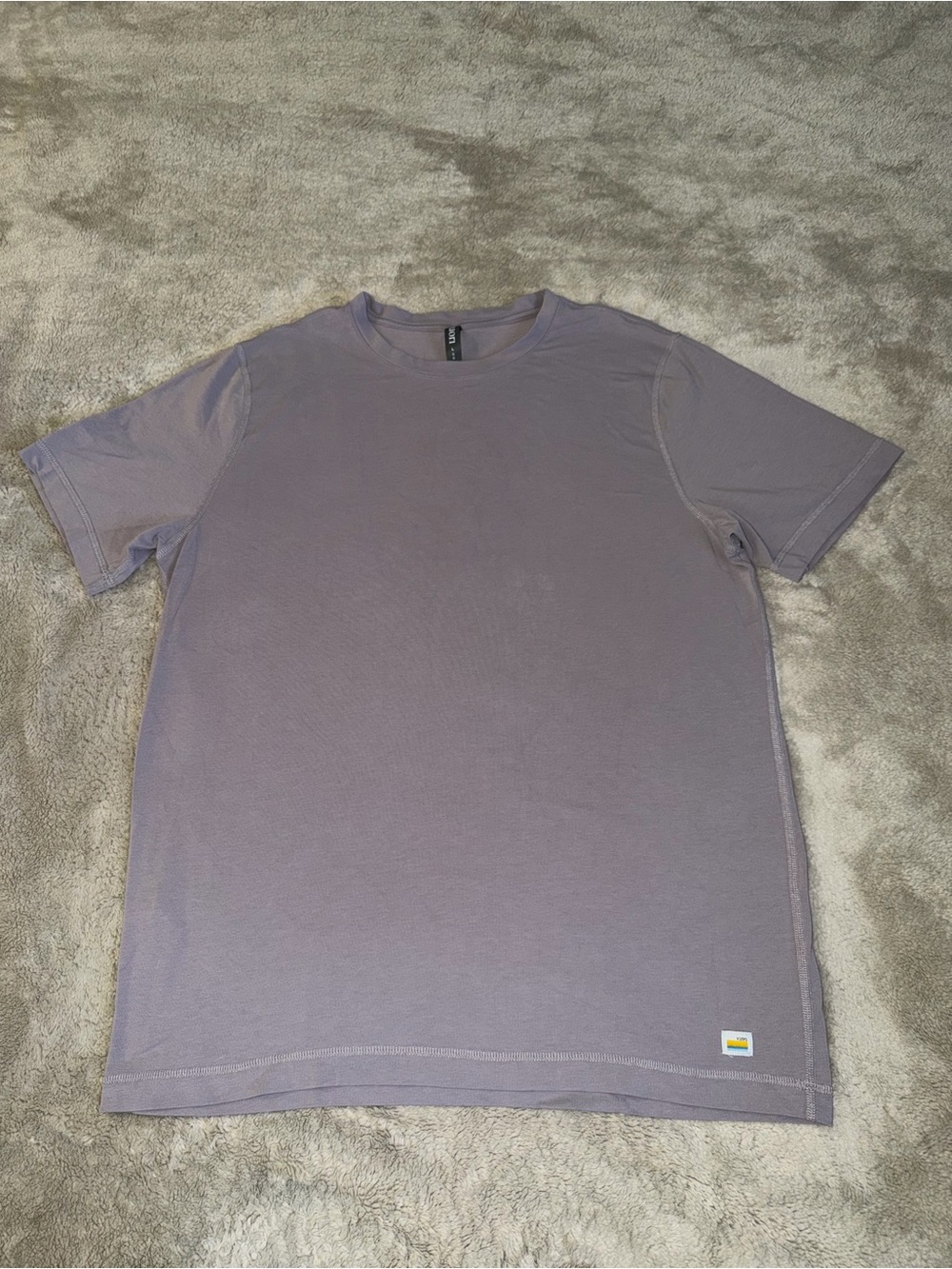 Vuori Tuvalu Mens Short Sleeve Stretch T Shirt Size Large Lavender Athletic Fit